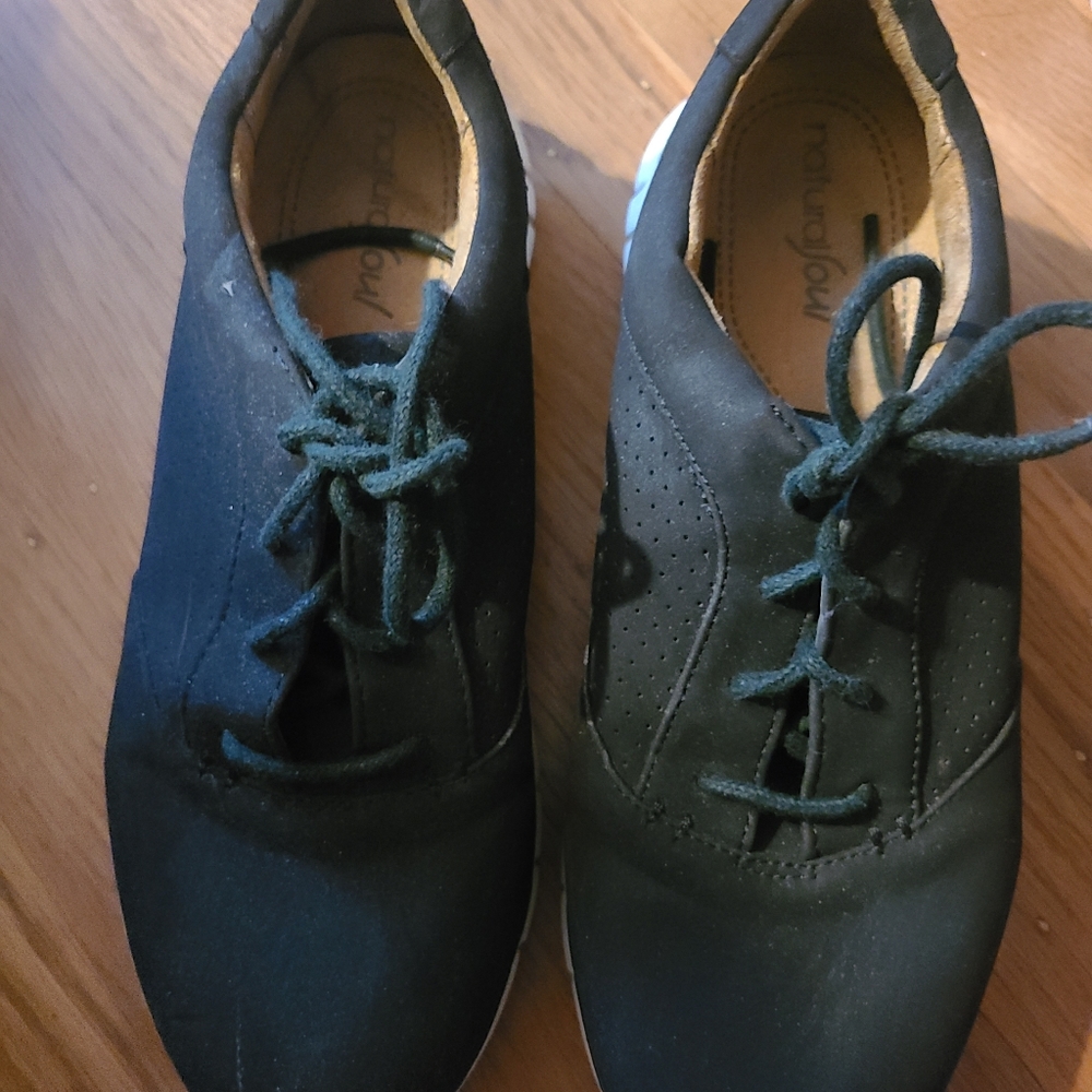 Naturalizer tennis shoes